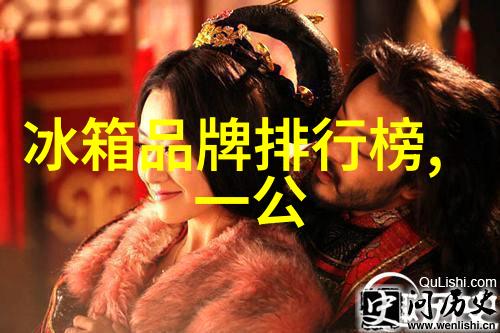 现代厨卫镜面中的反思与水槽下的洗涤