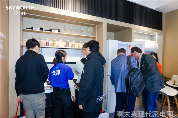 AWE2024创维厨电薄镜油烟机第七代盛装亮相引领厨电新潮流